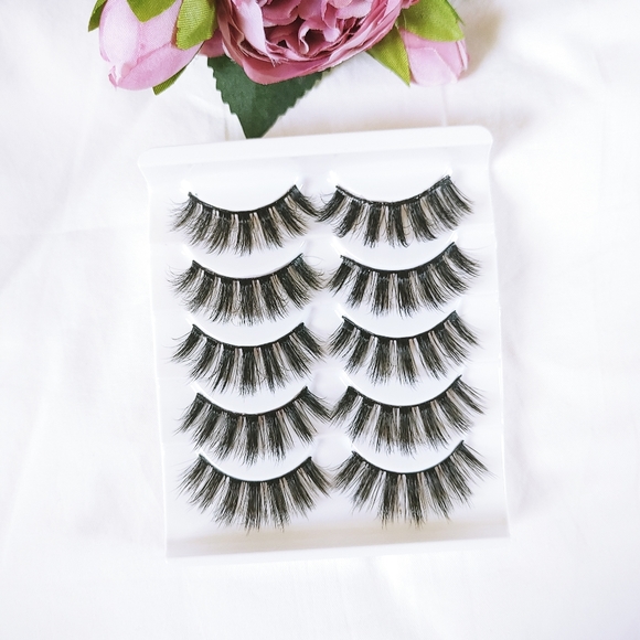 Lashes - Picture 1 of 3